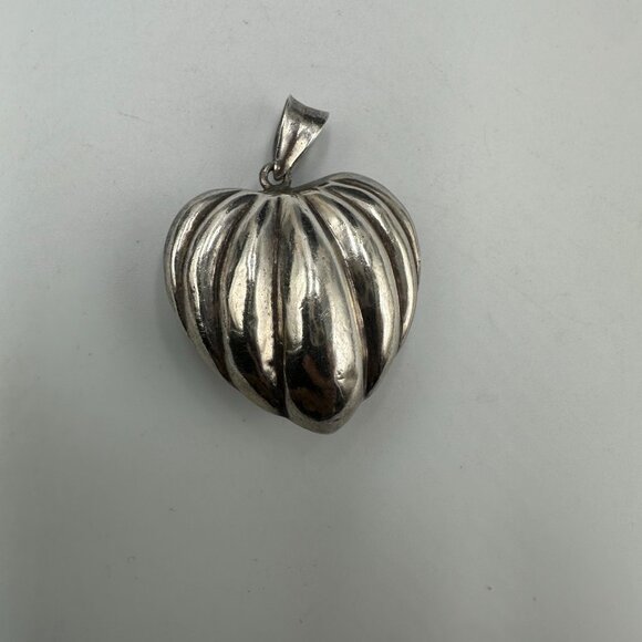 Sterling Silver Puffy Heart Pendant Ribbed Chunky Statement Signed NF 7 Grams - Picture 14 of 16